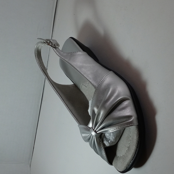 Sandal - Picture 4 of 6